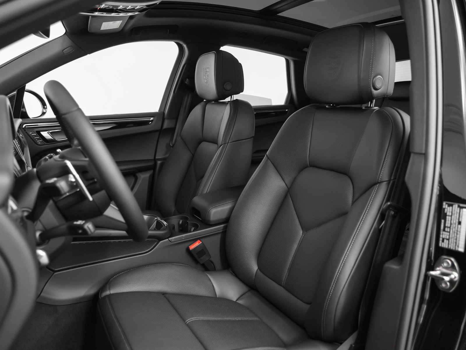 Certified 2025 Porsche Macan image 38