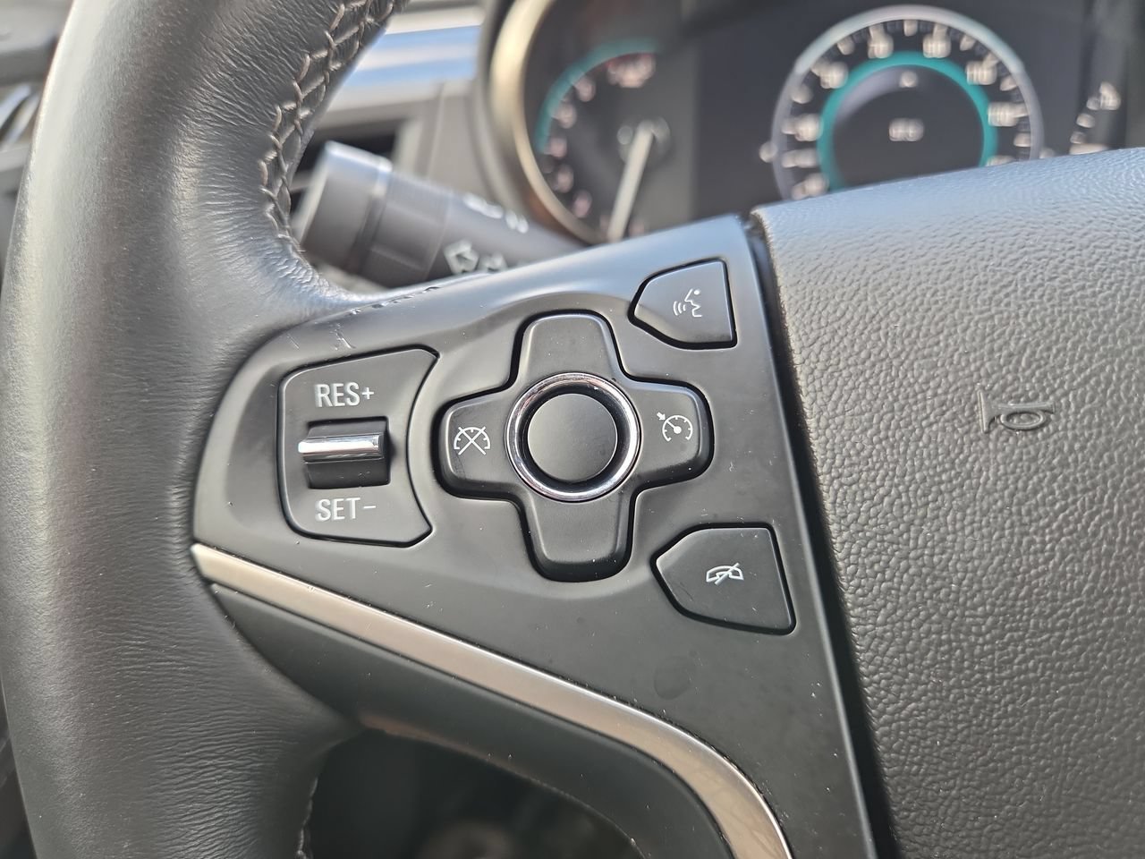Used 2015 Buick LaCrosse FWD image 27