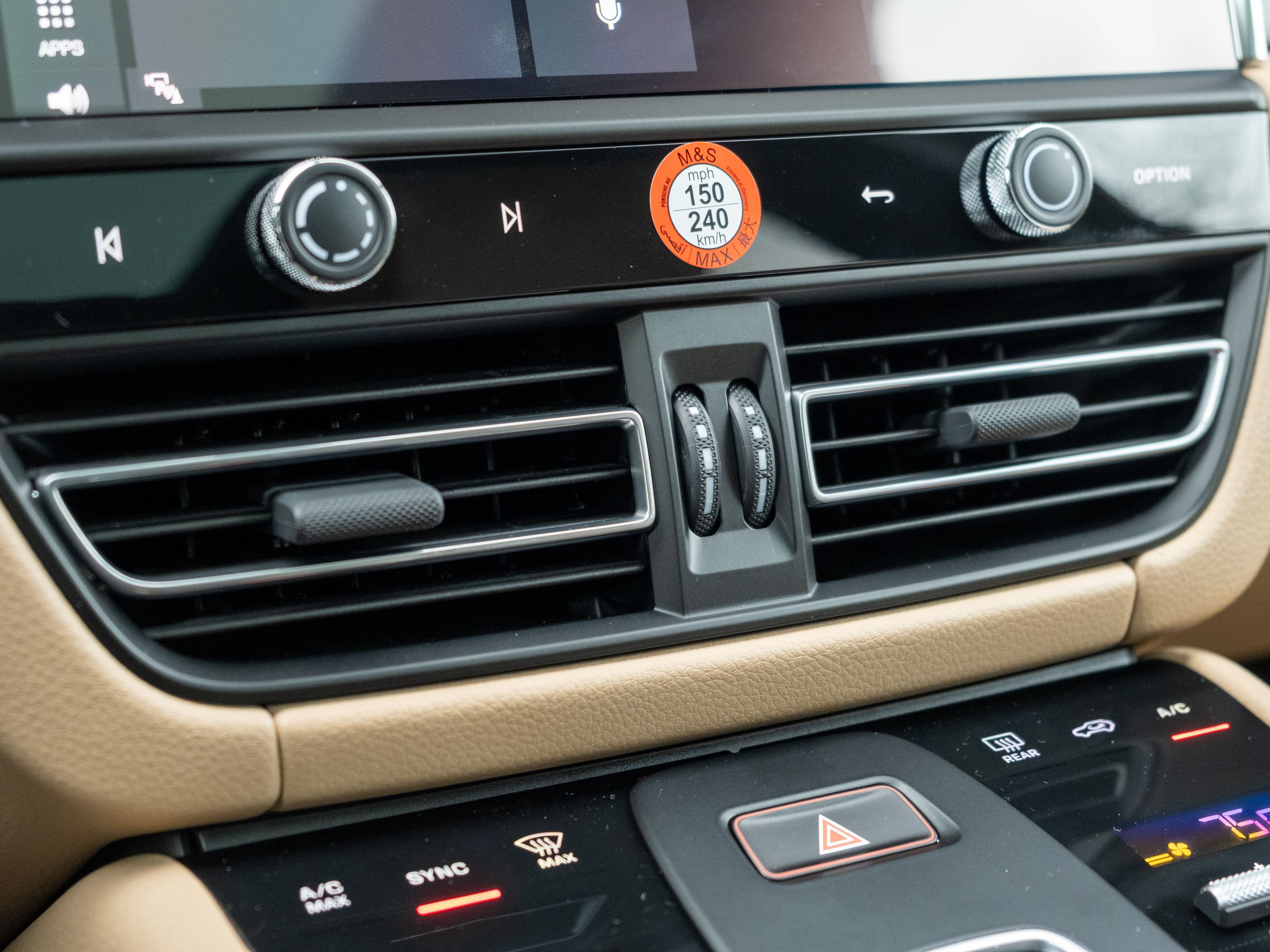 Certified 2026 Porsche Macan AWD/4WD image 31