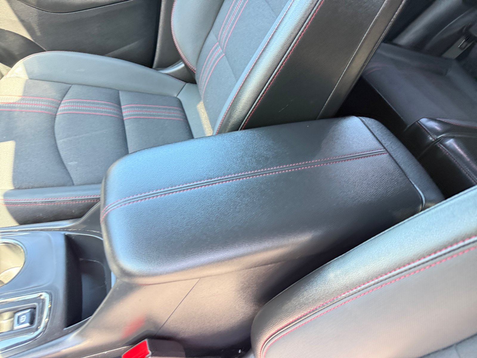 Used 2023 Chevrolet Equinox RS FWD image 14