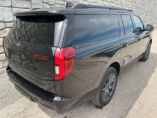 Used 2025 Ford Expedition Max Platinum w/ Stealth Performance Package AWD/4WD image 5