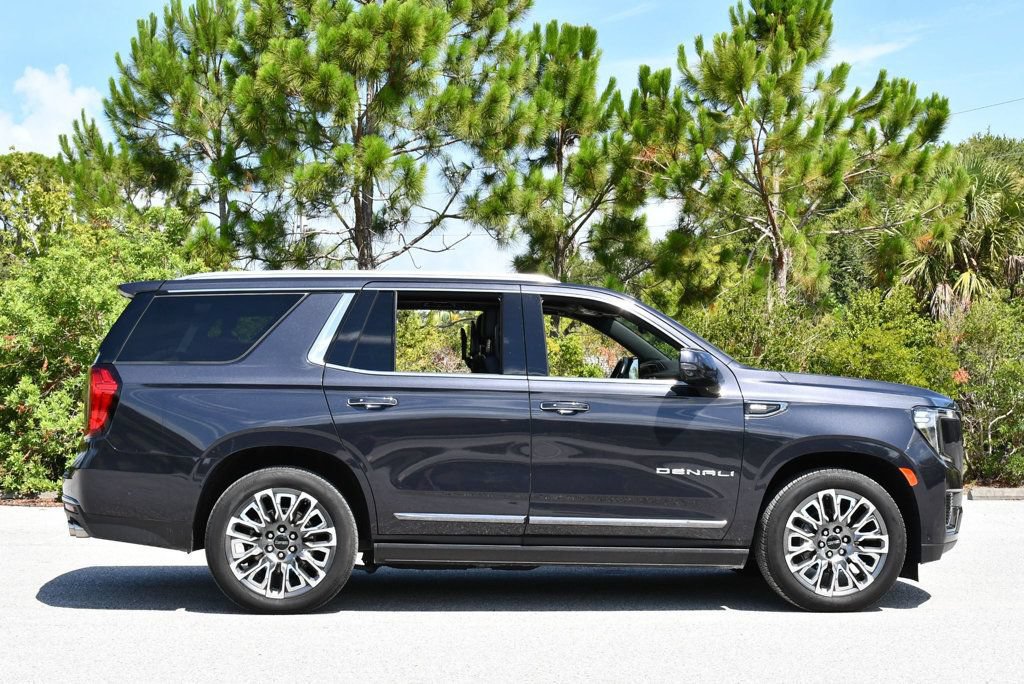 Used 2023 GMC Yukon Denali Ultimate AWD/4WD image 7