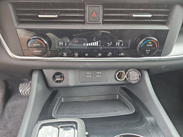 Used 2025 Nissan Rogue SV image 27