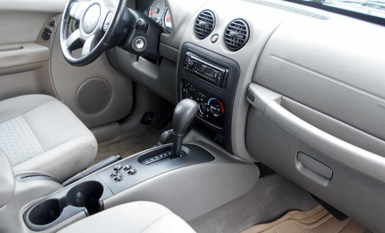 Used 2005 Jeep Liberty Sport image 22