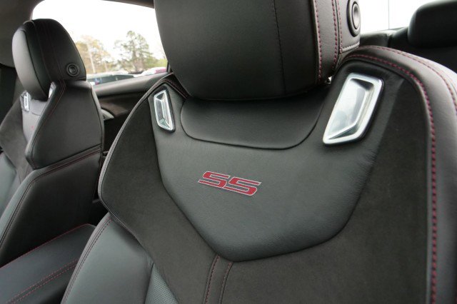 Used 2015 Chevrolet SS / 6.2L V8 / Sunroof / Heated & image 17