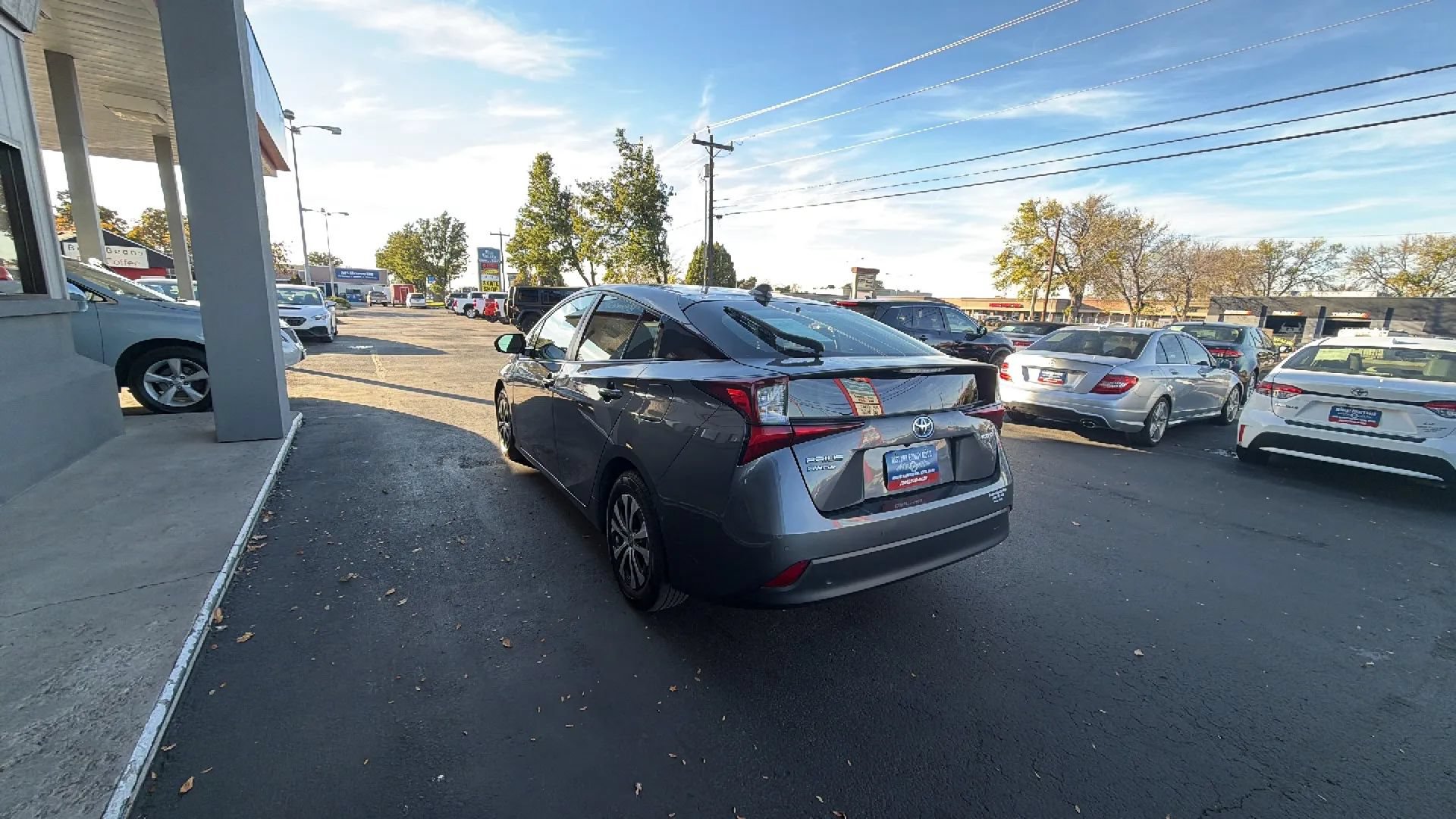 Used 2020 Toyota Prius LE AWD/4WD image 5
