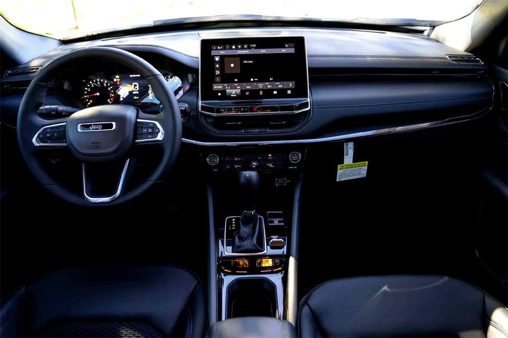 New 2026 Jeep Compass Latitude image 20