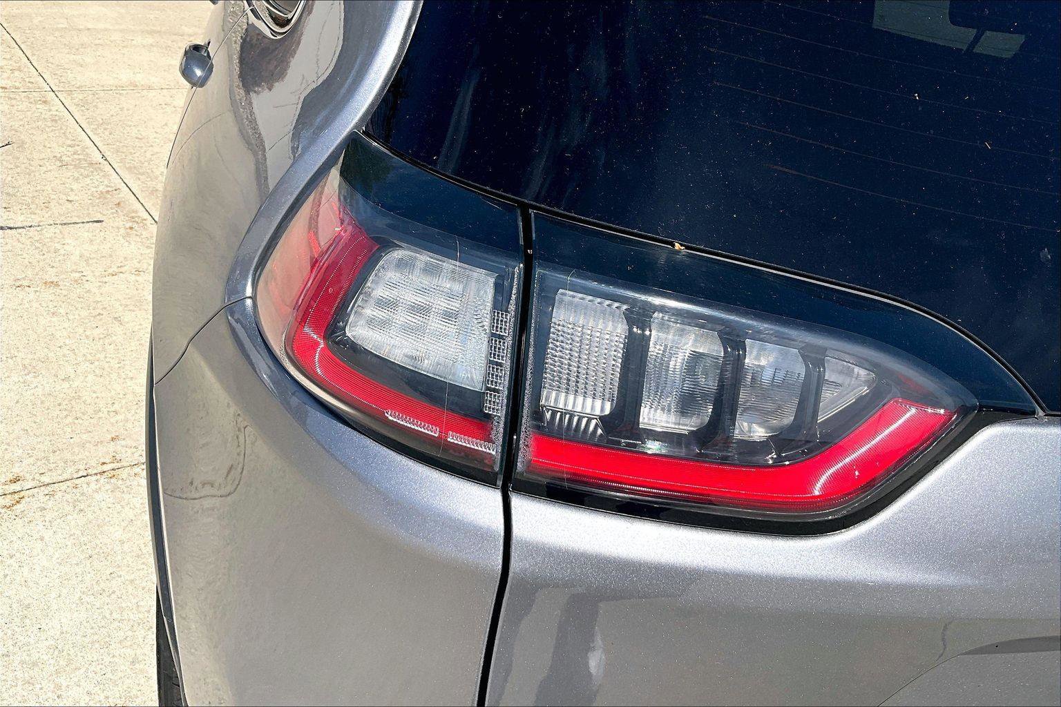 Used 2019 Jeep Cherokee Latitude Plus image 30