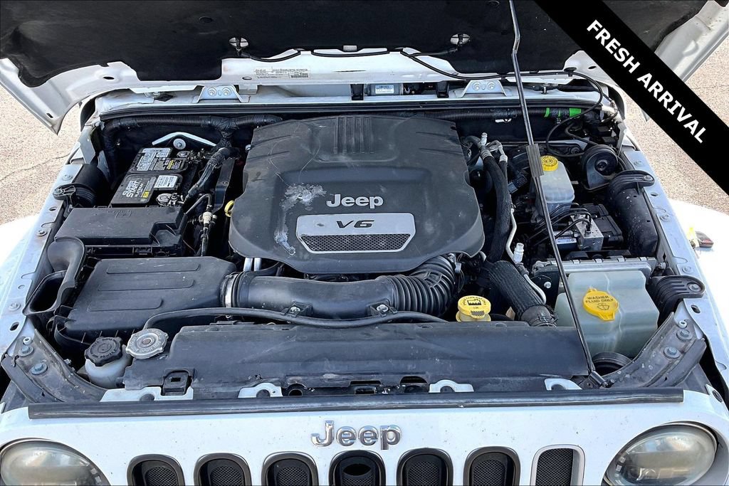 Used 2018 Jeep Wrangler Unlimited Sahara w/ Connectivity Group AWD/4WD image 28