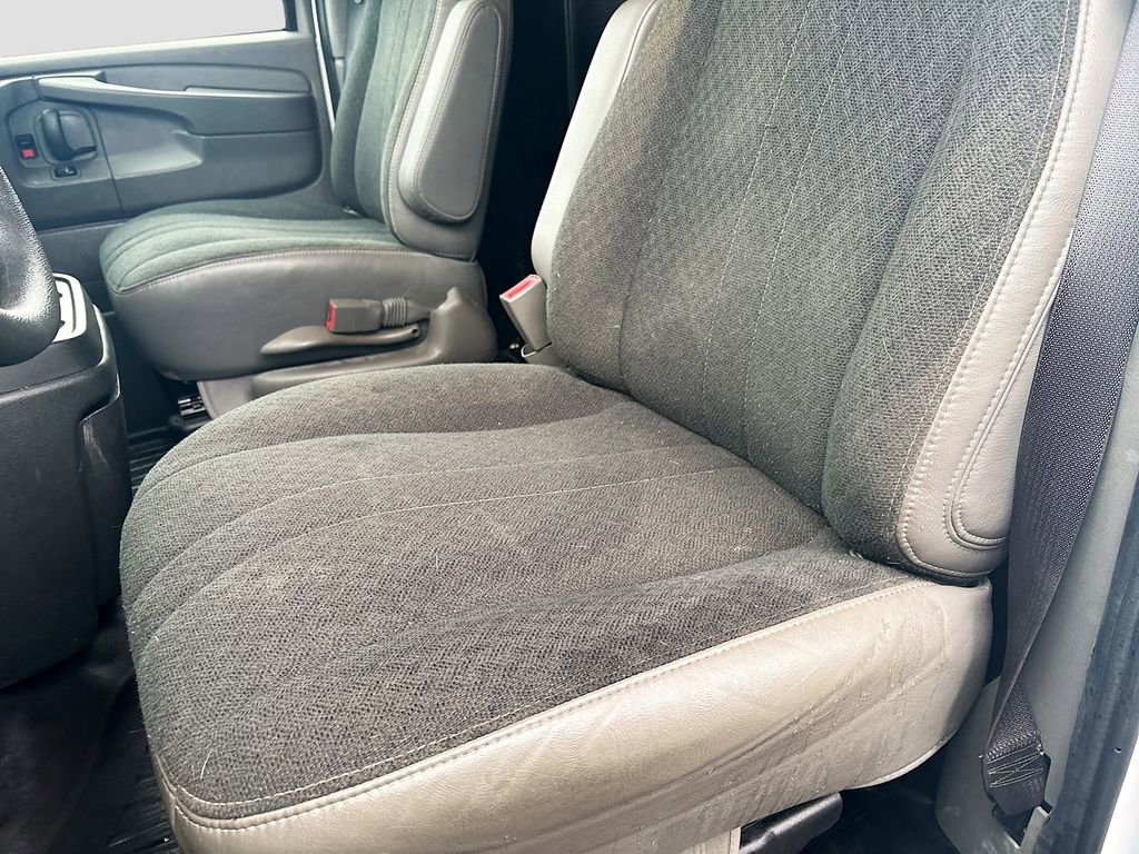 Used 2025 Chevrolet Express 2500 w/ Driver Convenience Package RWD image 18