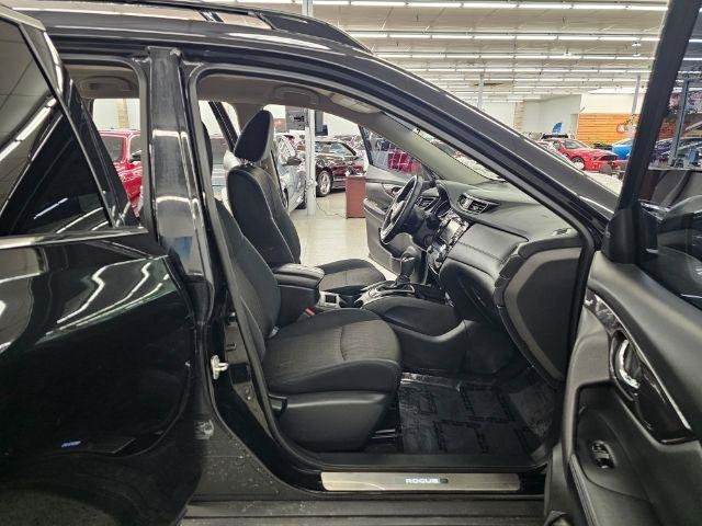 Used 2018 Nissan Rogue SV AWD/4WD image 33