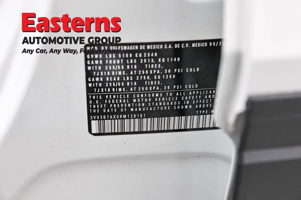 Used 2024 Volkswagen Tiguan SE image 34