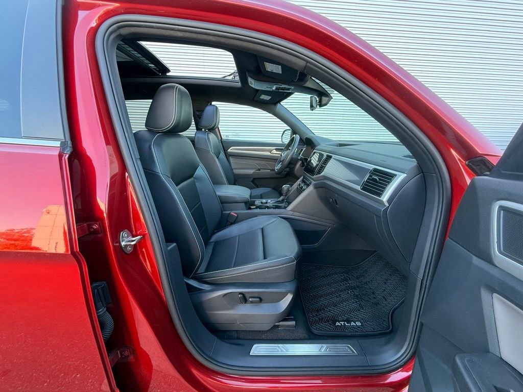 Used 2022 Volkswagen Atlas Cross Sport SEL R-Line image 46