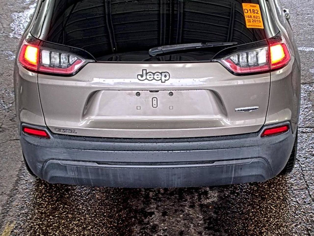Used 2019 Jeep Cherokee Latitude w/ Popular Appearance Group FWD image 12