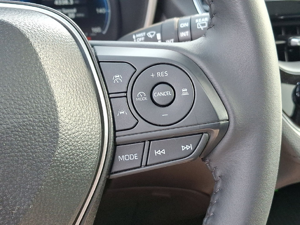 Used 2026 Toyota Corolla Cross XLE w/ Convenience Package FWD image 23