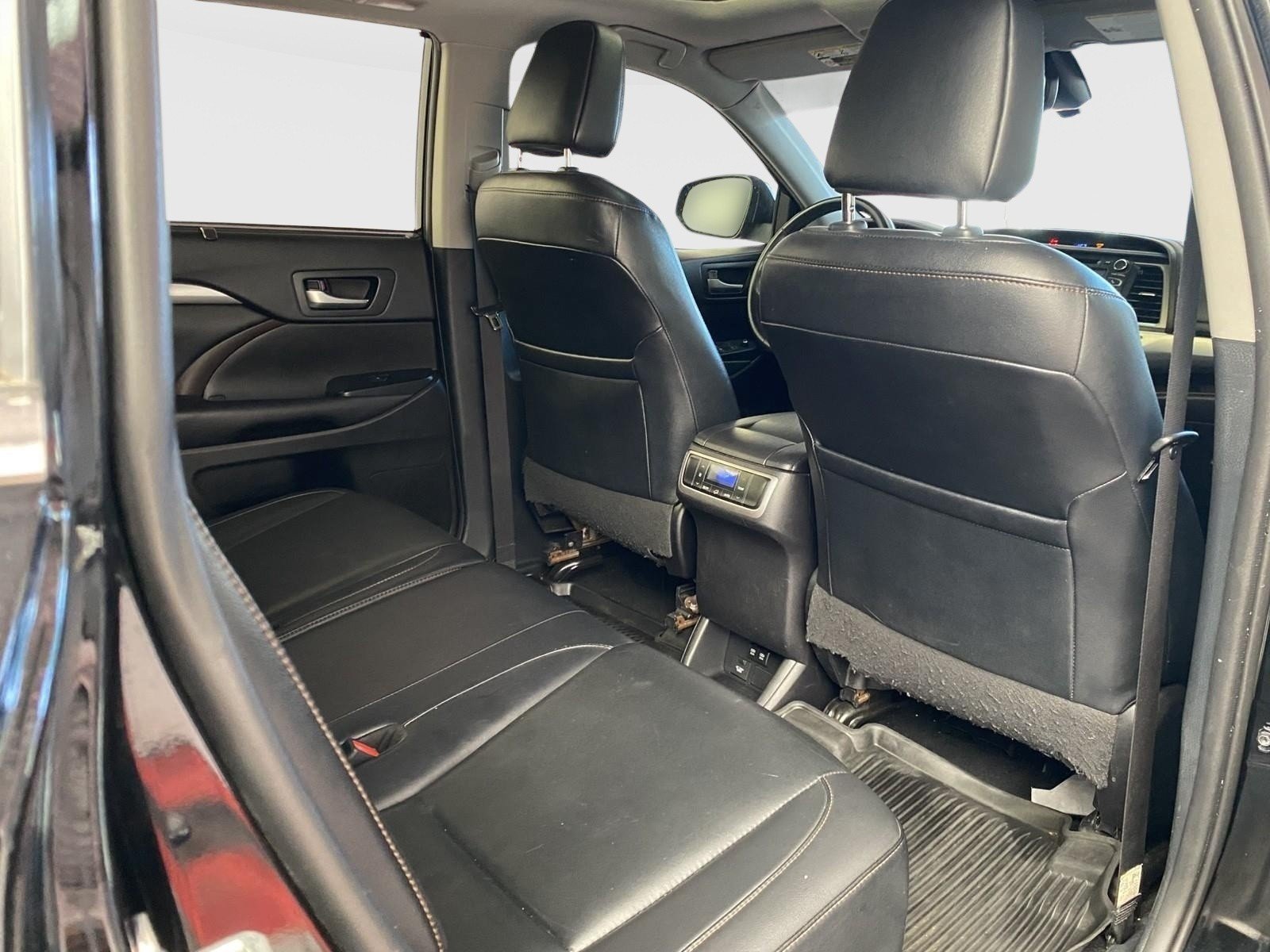 Used 2019 Toyota Highlander XLE AWD/4WD image 11