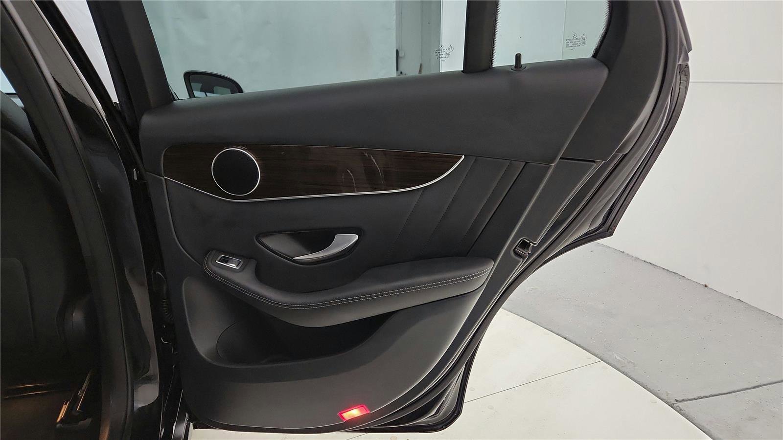 Used 2020 Mercedes-Benz GLC 300 4MATIC image 17