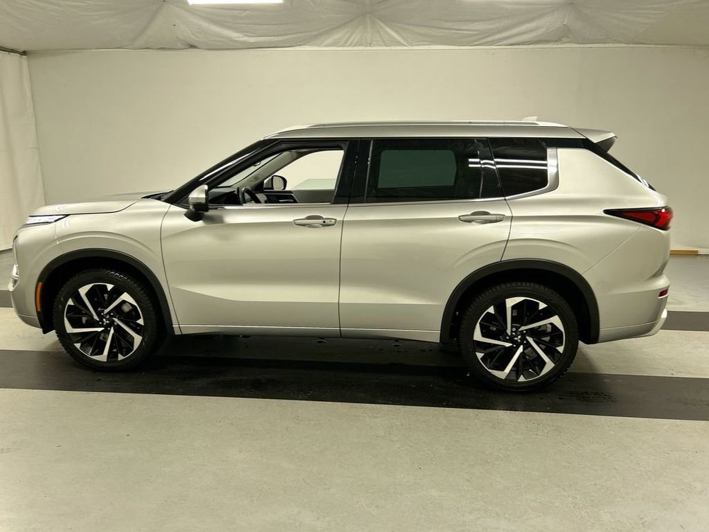 Used 2023 Mitsubishi Outlander SEL AWD/4WD image 6