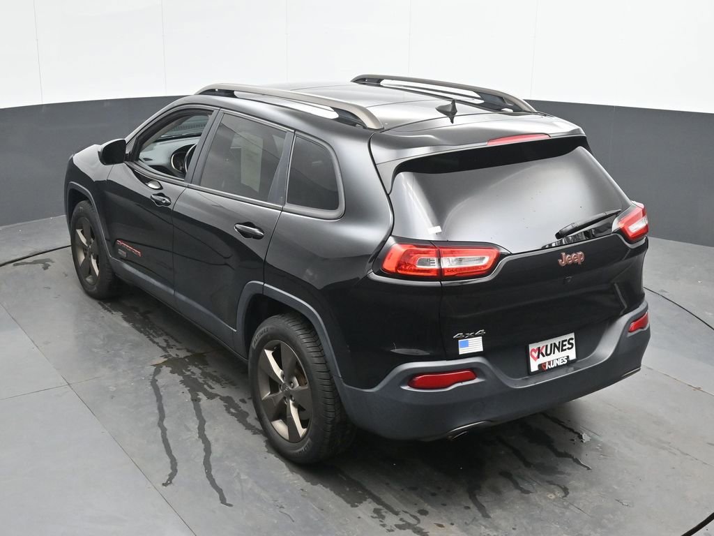Used 2017 Jeep Cherokee Latitude w/ Cold Weather Group AWD/4WD image 40
