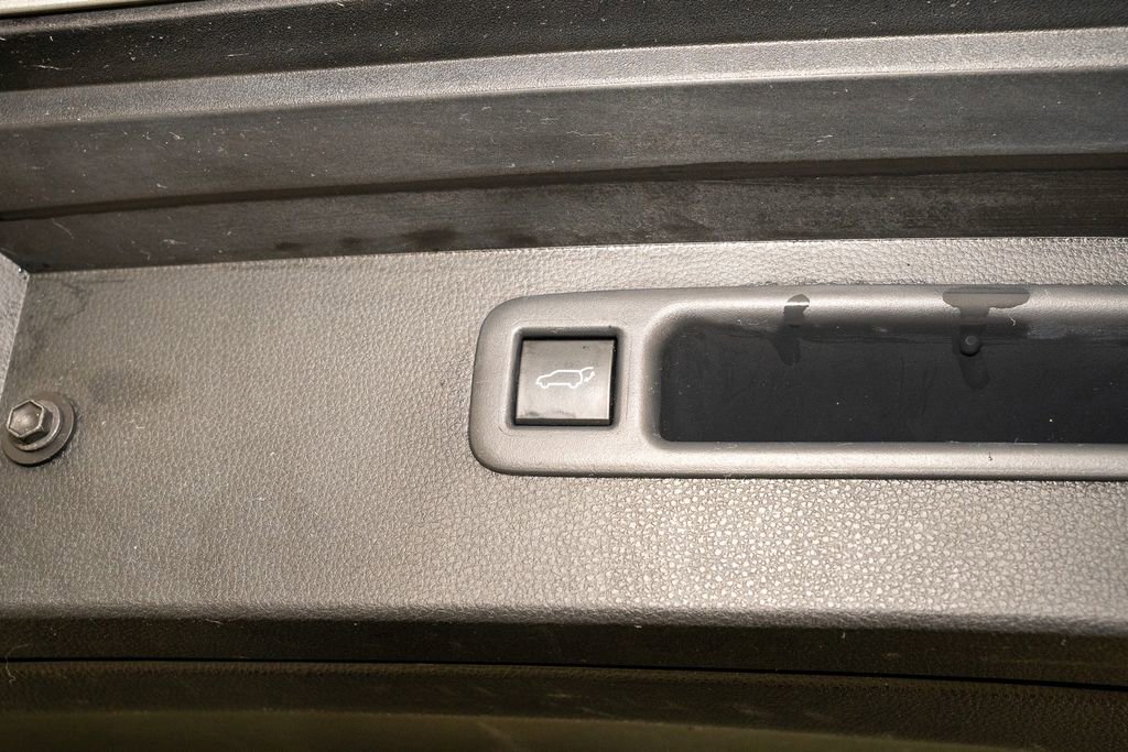 Used 2024 Toyota Highlander LE image 6