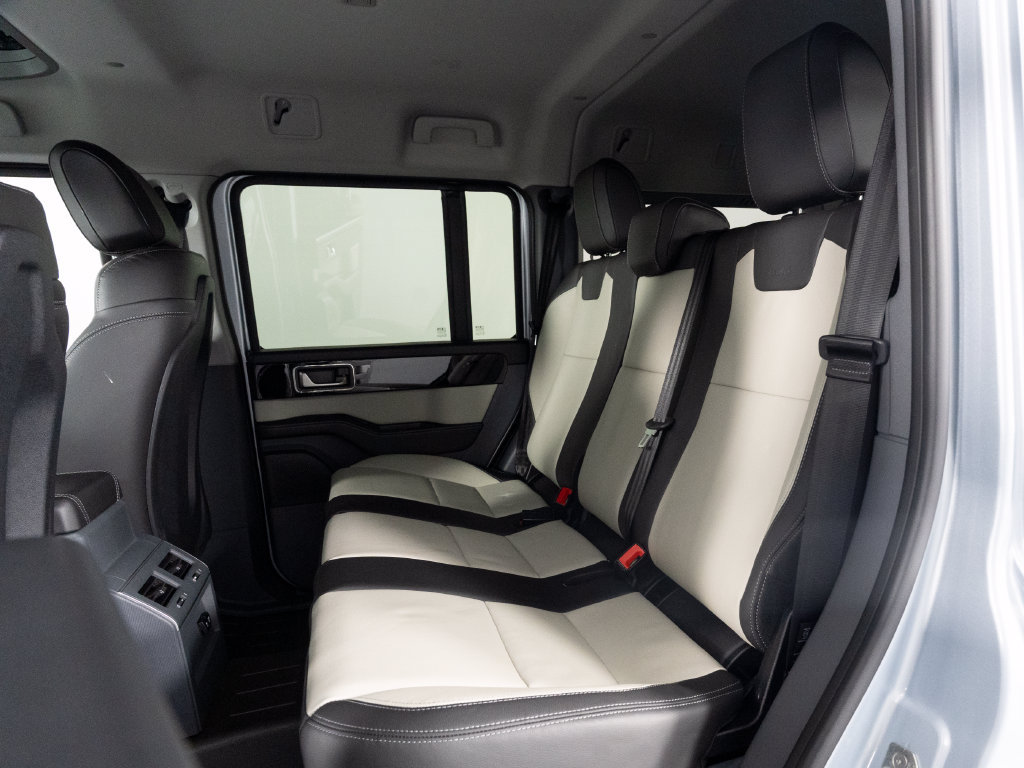 Used 2025 INEOS Grenadier Station Wagon AWD/4WD image 36