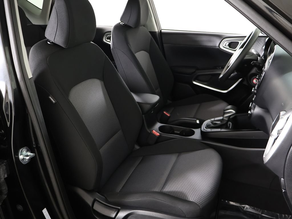 Used 2025 Kia Soul LX w/ LX Technology Package FWD image 28