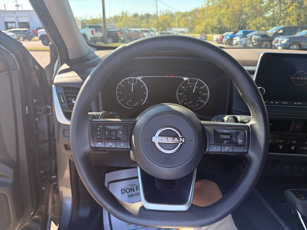 Used 2023 Nissan Rogue S AWD/4WD image 17