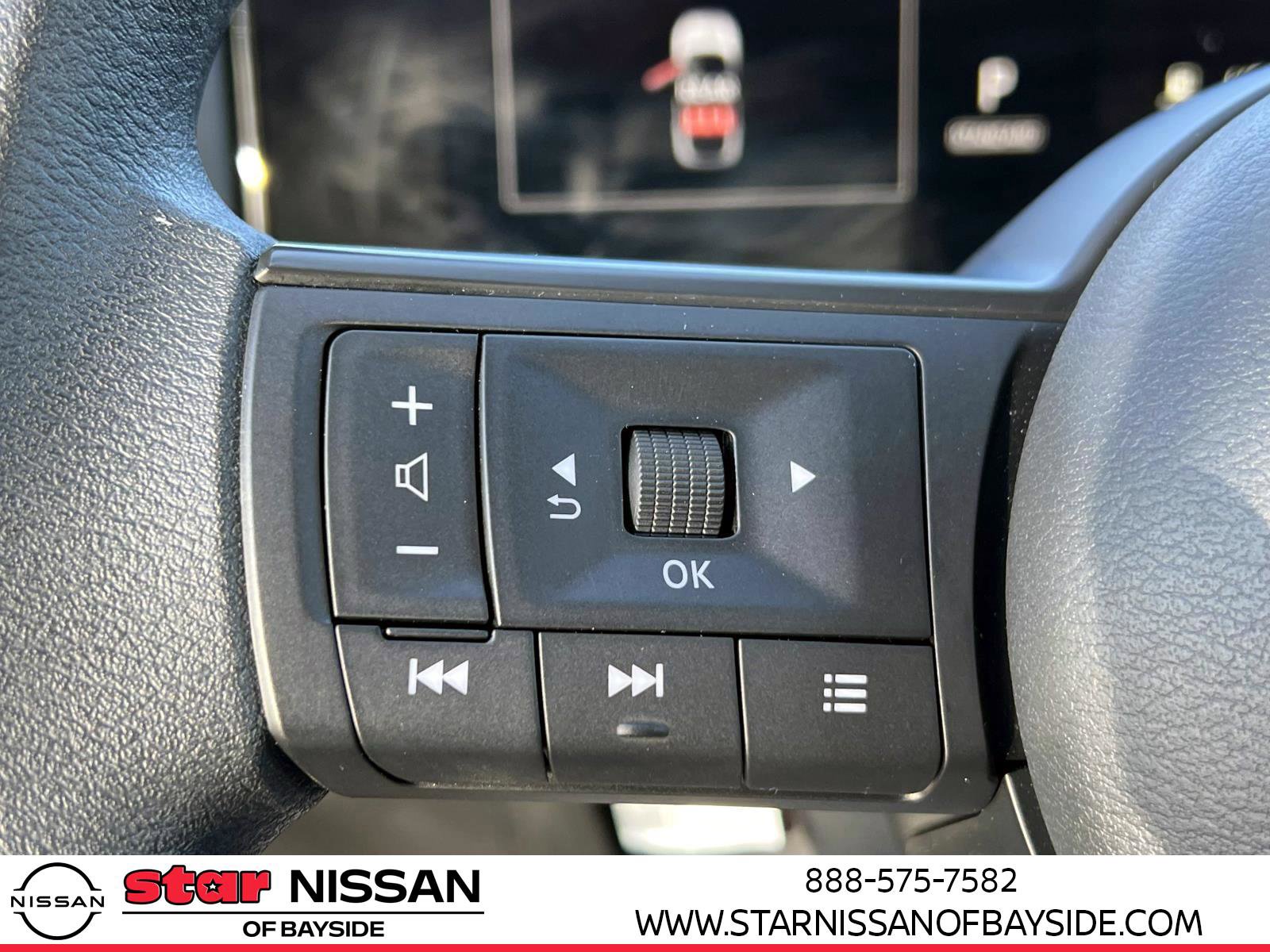 Used 2025 Nissan Kicks SV w/ SV Premium Package image 18