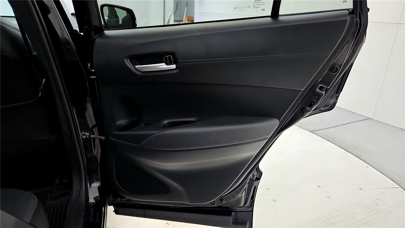 Used 2022 Toyota Corolla Cross XLE image 19