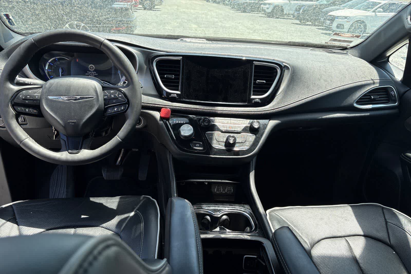 Used 2022 Chrysler Pacifica Limited w/ S Appearance Package FWD image 4