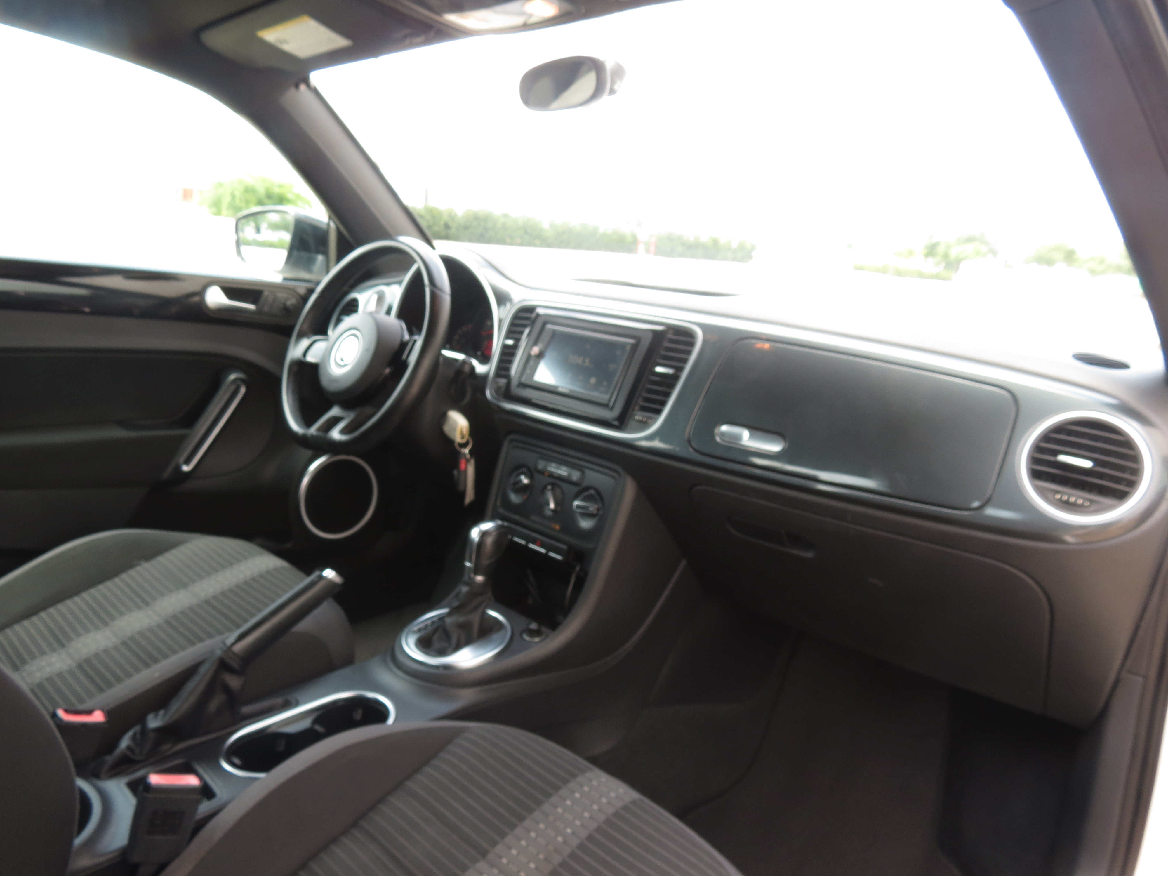 Used 2012 Volkswagen Beetle Turbo FWD image 24