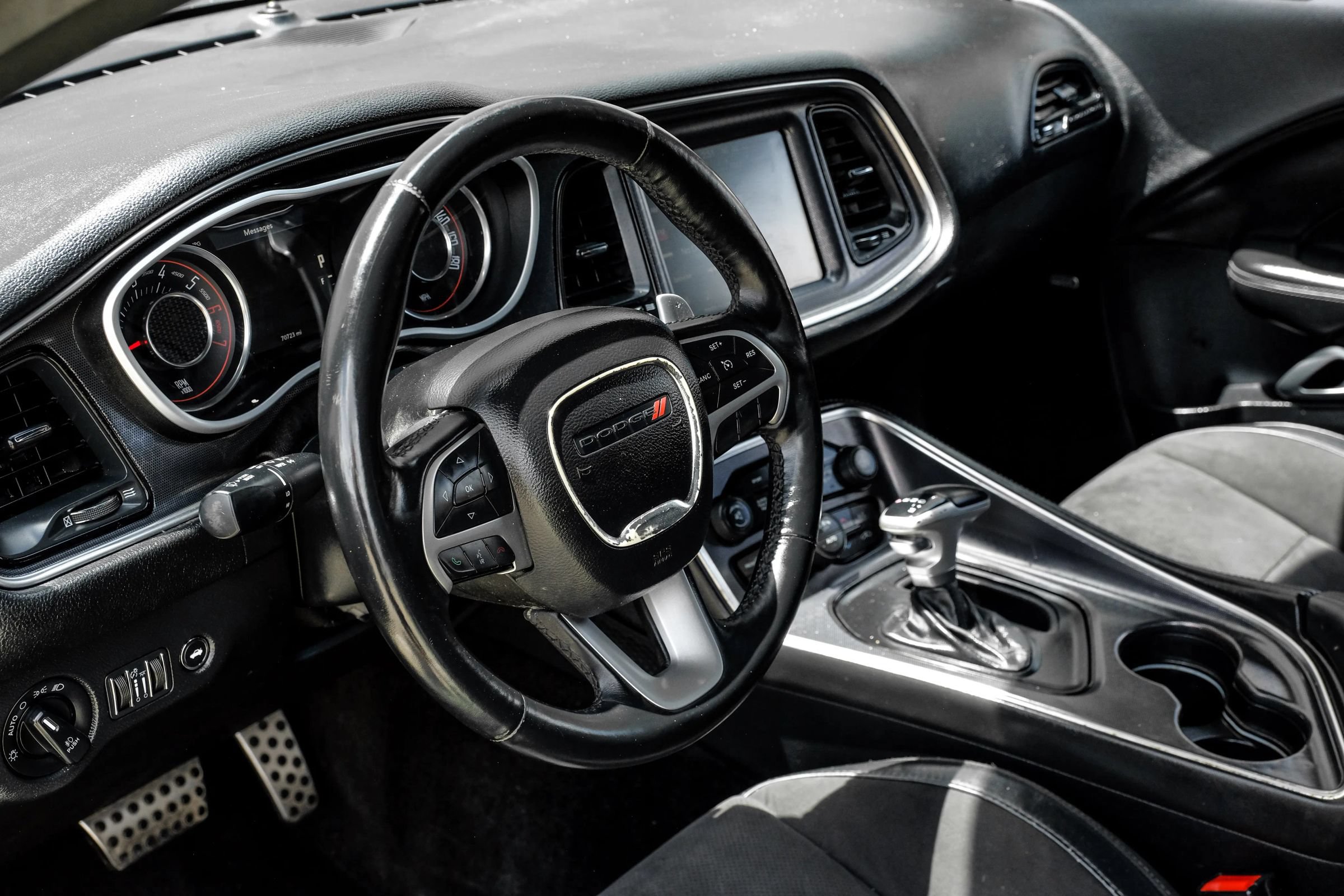 Used 2015 Dodge Challenger R/T Scat Pack w/ Scat Pack Appearance Package RWD image 13