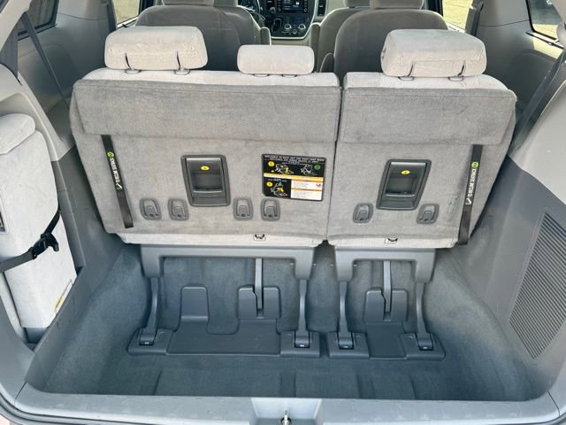 Used 2020 Toyota Sienna LE image 31