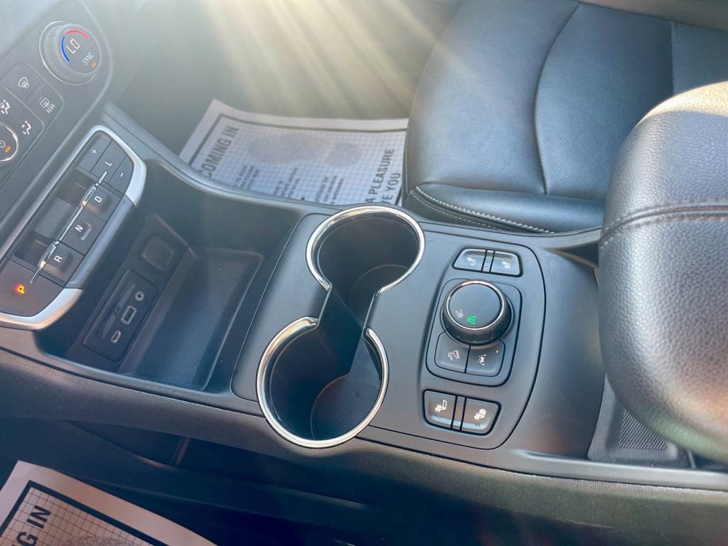 Used 2023 GMC Terrain SLT image 15