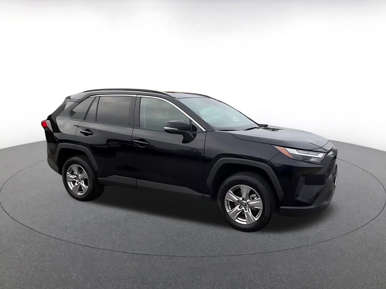 Used 2025 Toyota RAV4 XLE video 2
