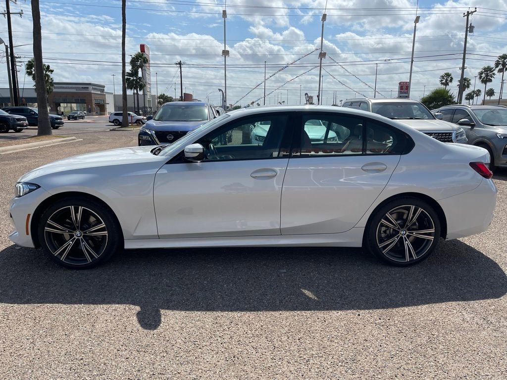 Used 2023 BMW 330i Sedan w/ Premium Package image 3