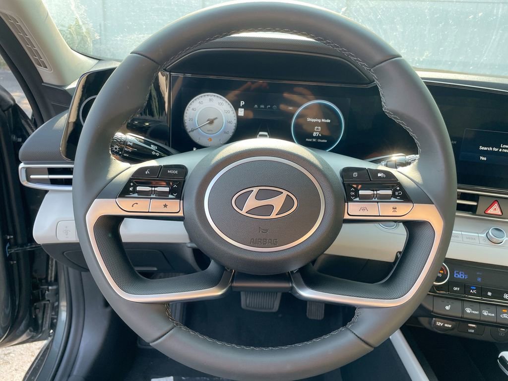 New 2025 Hyundai Elantra Limited image 39