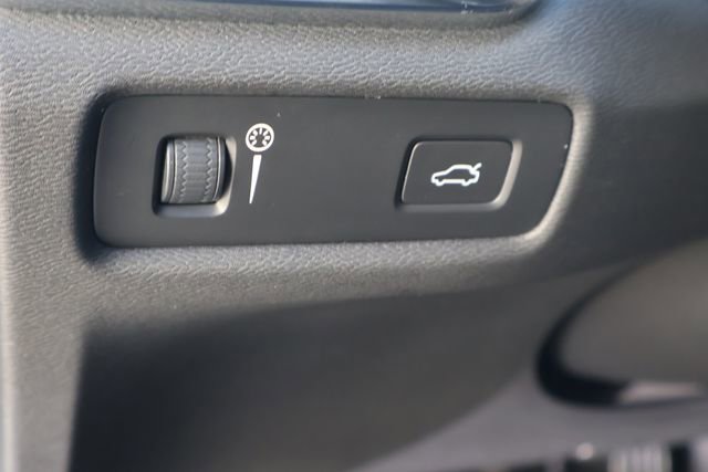 Used 2019 Volvo S60 T5 Momentum w/ Multimedia Package image 21