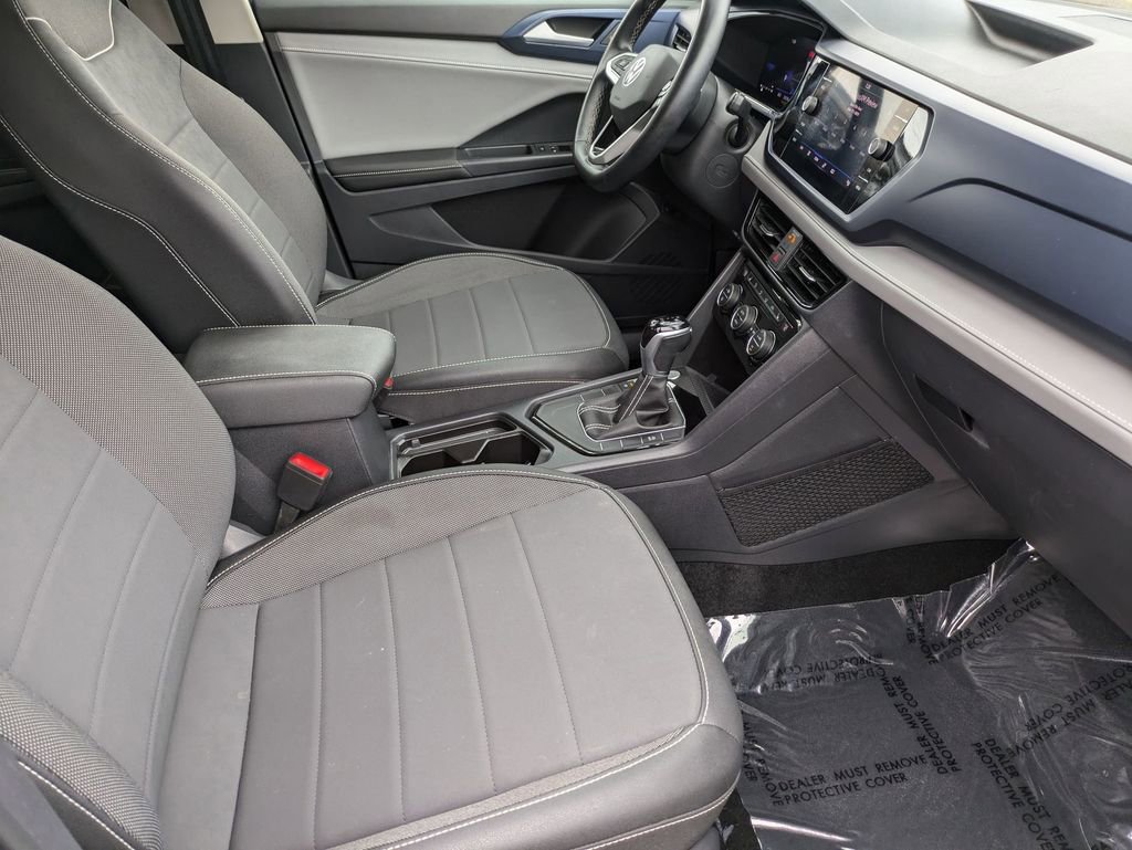 Used 2024 Volkswagen Taos SE image 30