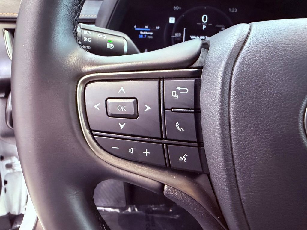 Certified 2025 Lexus UX 300h 300h DIGITAL KEY/CARPLAY/UNLIM image 21