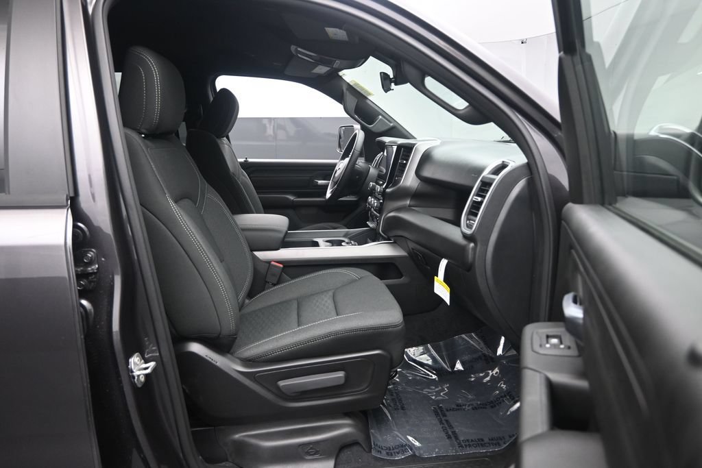 New 2026 RAM 1500 Express AWD/4WD image 22