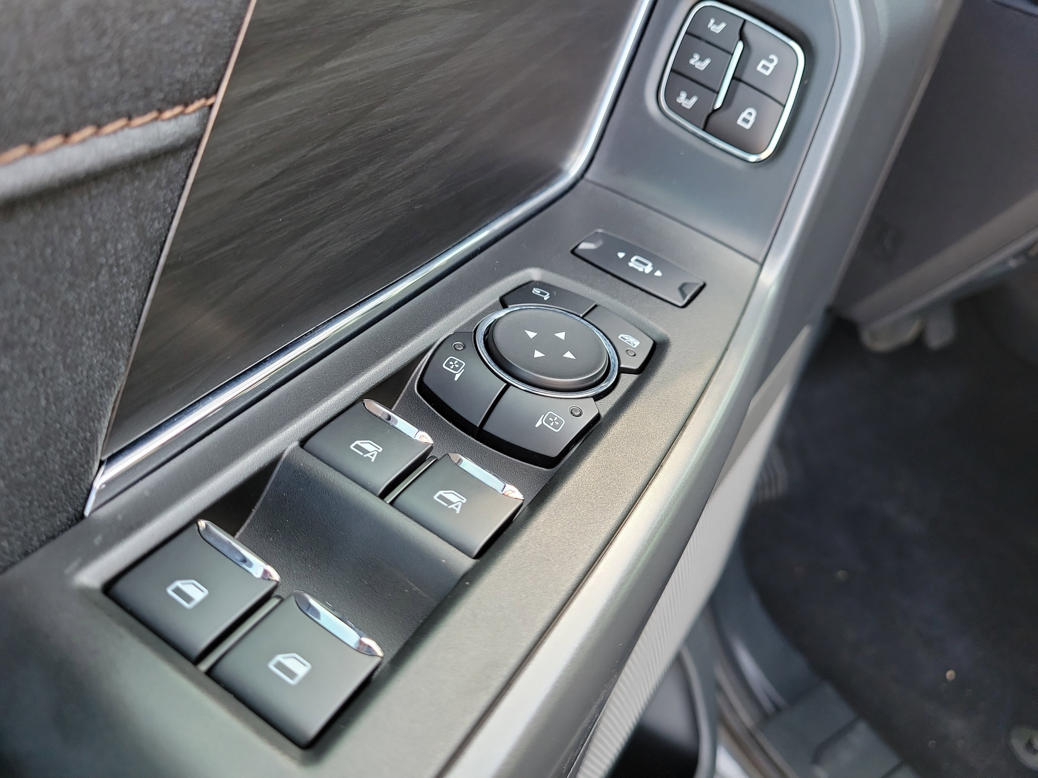 Used 2024 Ford F150 Lariat w/ FX4 Off-Road Package image 11