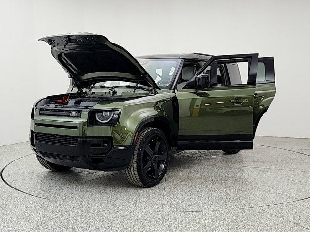 New 2026 Land Rover Defender 110 X-Dynamic SE AWD/4WD image 9