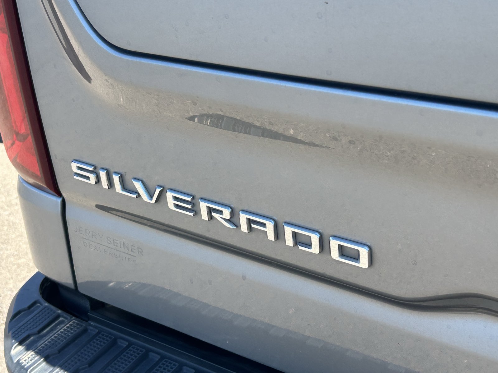 Used 2023 Chevrolet Silverado 1500 LTZ w/ Technology Package AWD/4WD image 3