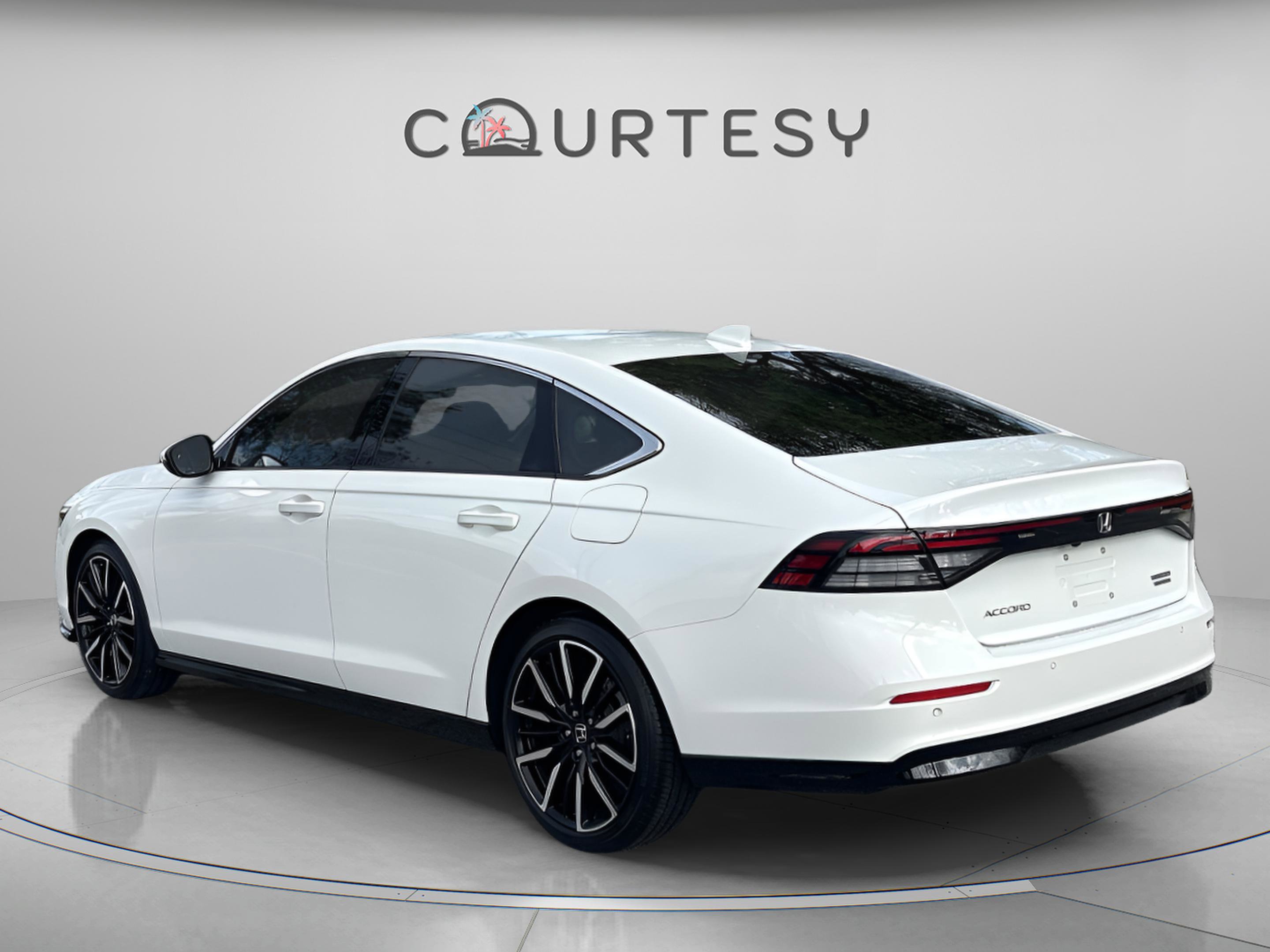 Used 2024 Honda Accord Touring image 5