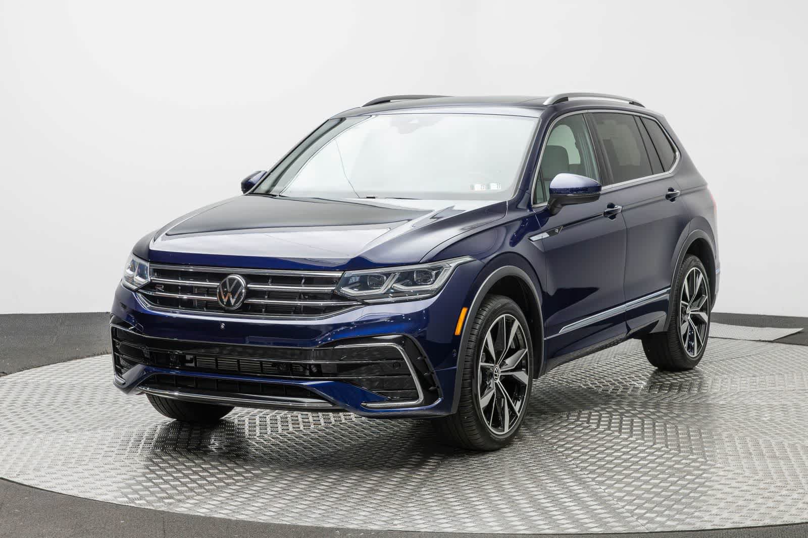 Used 2023 Volkswagen Tiguan SEL R-Line AWD/4WD image 1