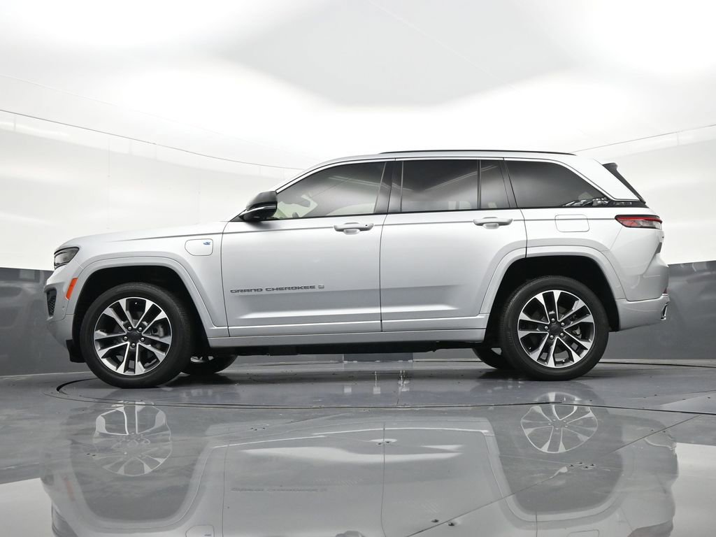 Used 2022 Jeep Grand Cherokee Overland AWD/4WD image 24