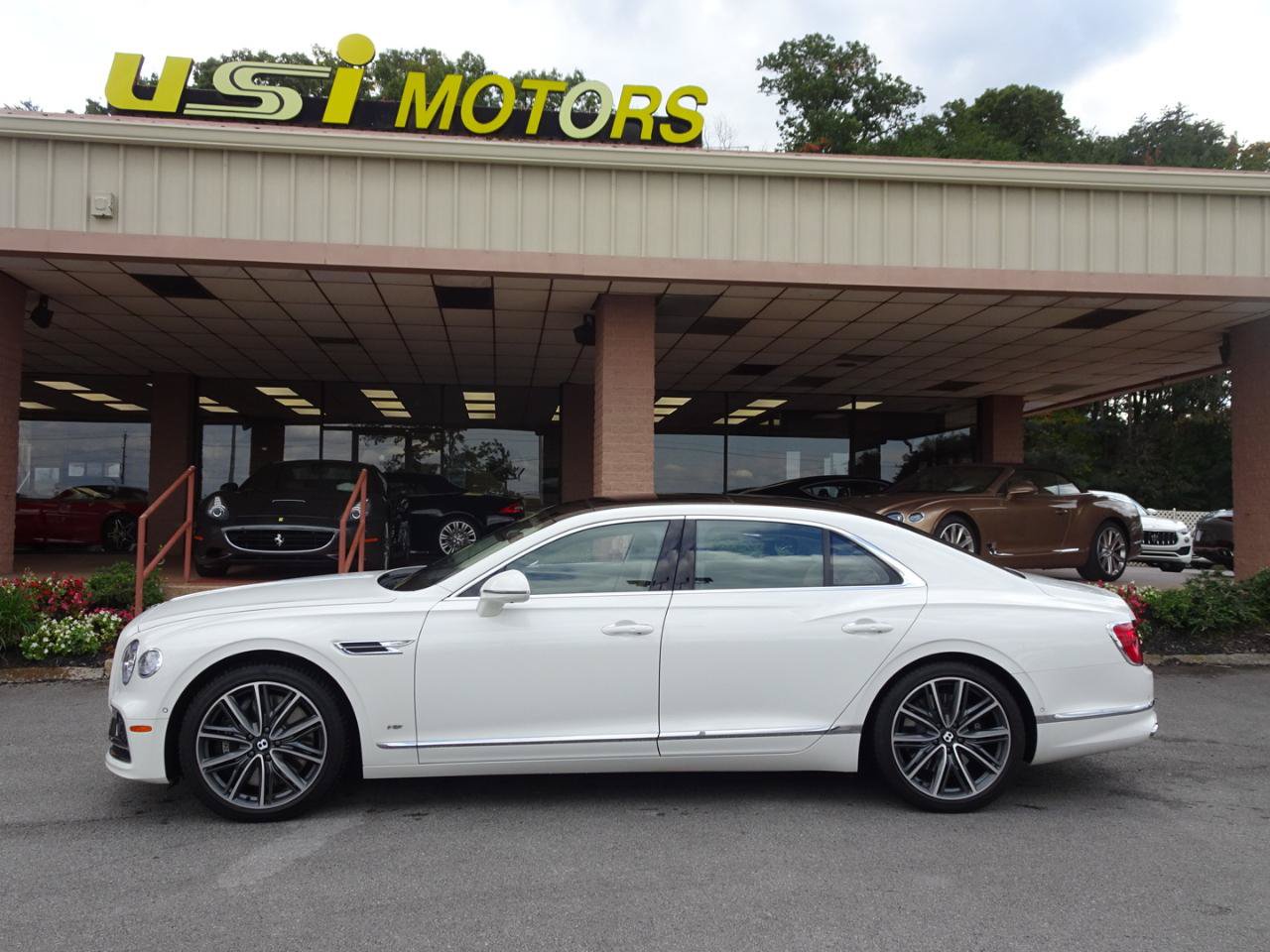 Used 2021 Bentley Flying Spur V8 AWD/4WD image 4