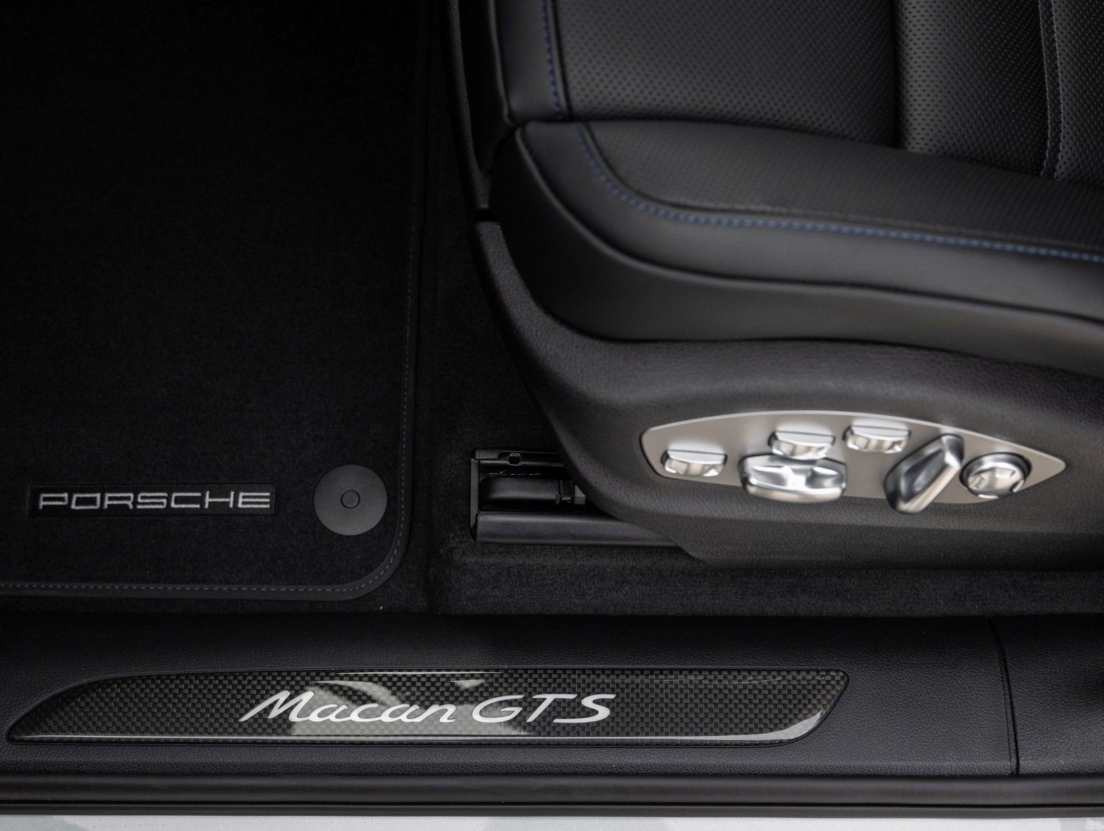 New 2026 Porsche Macan GTS image 21