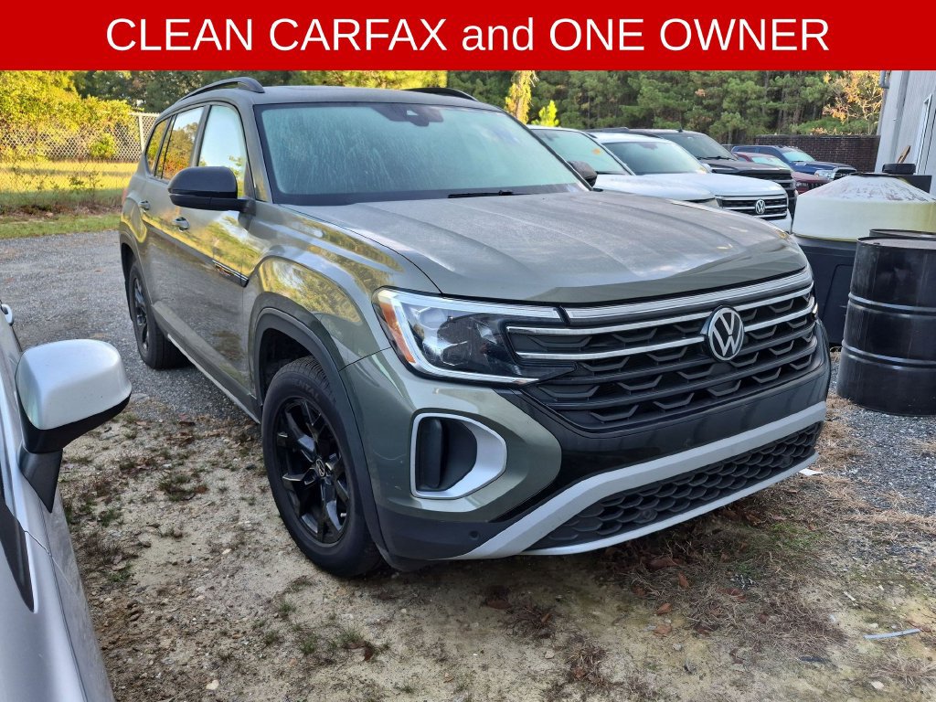 Used 2024 Volkswagen Atlas Peak Edition SE AWD/4WD image 2